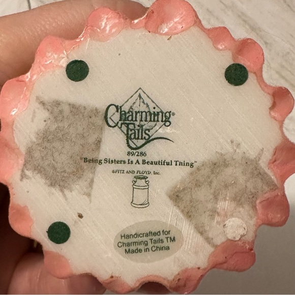 Fitz and Floyd charming tails “being sisters is a wonderful thing” - Picture 2 of 13